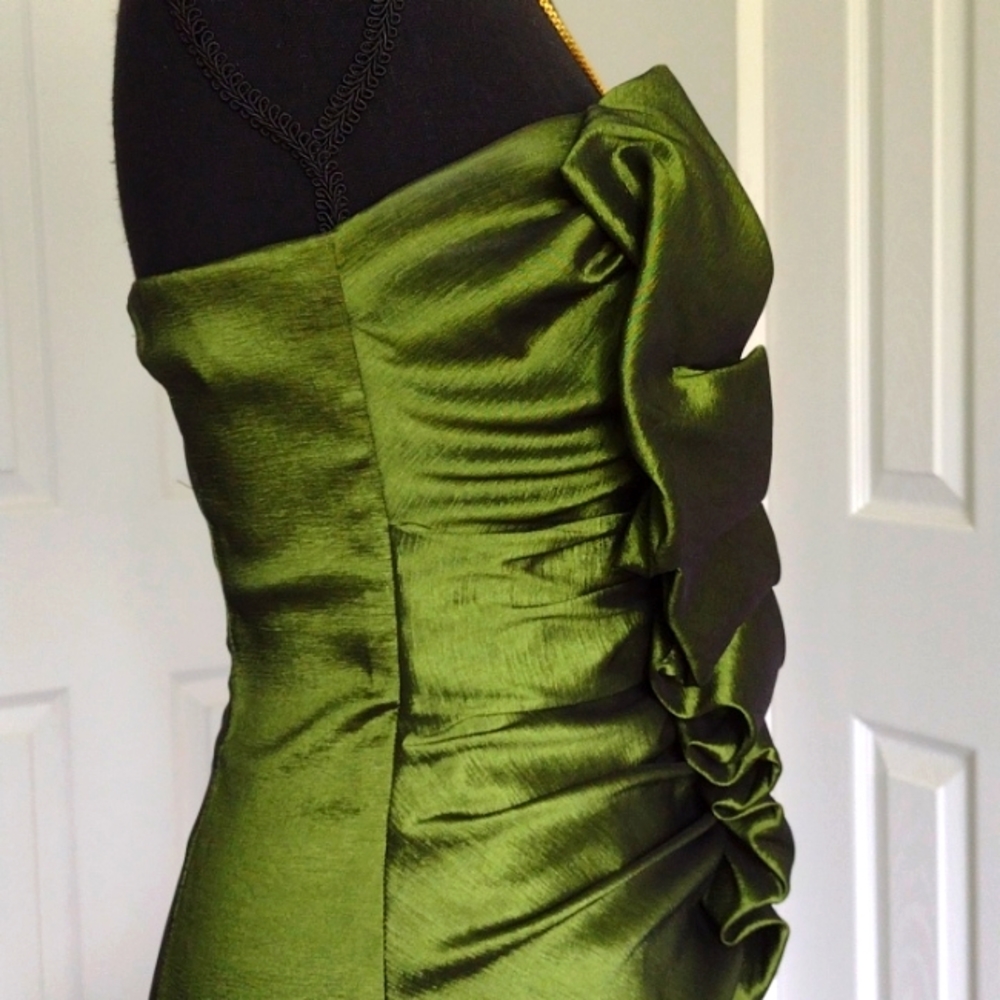 Dress - Picture 7 of 8